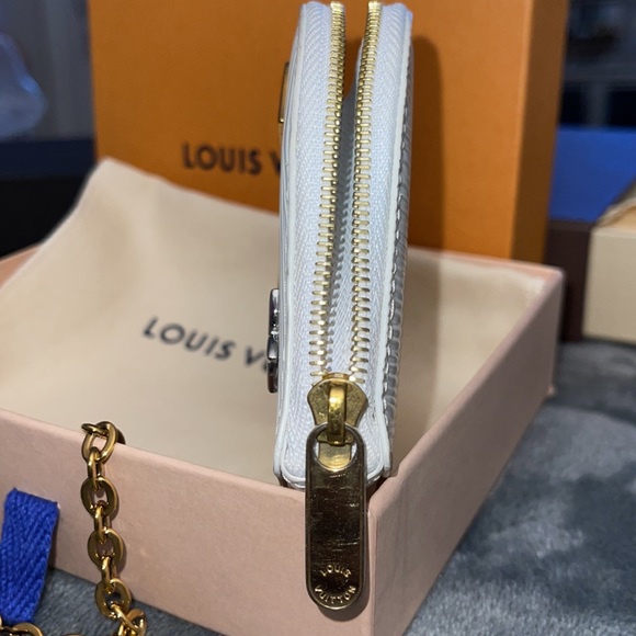 Louis Vuitton Heart Coin Purse with White Epi Leather brand new - Picture 9 of 14